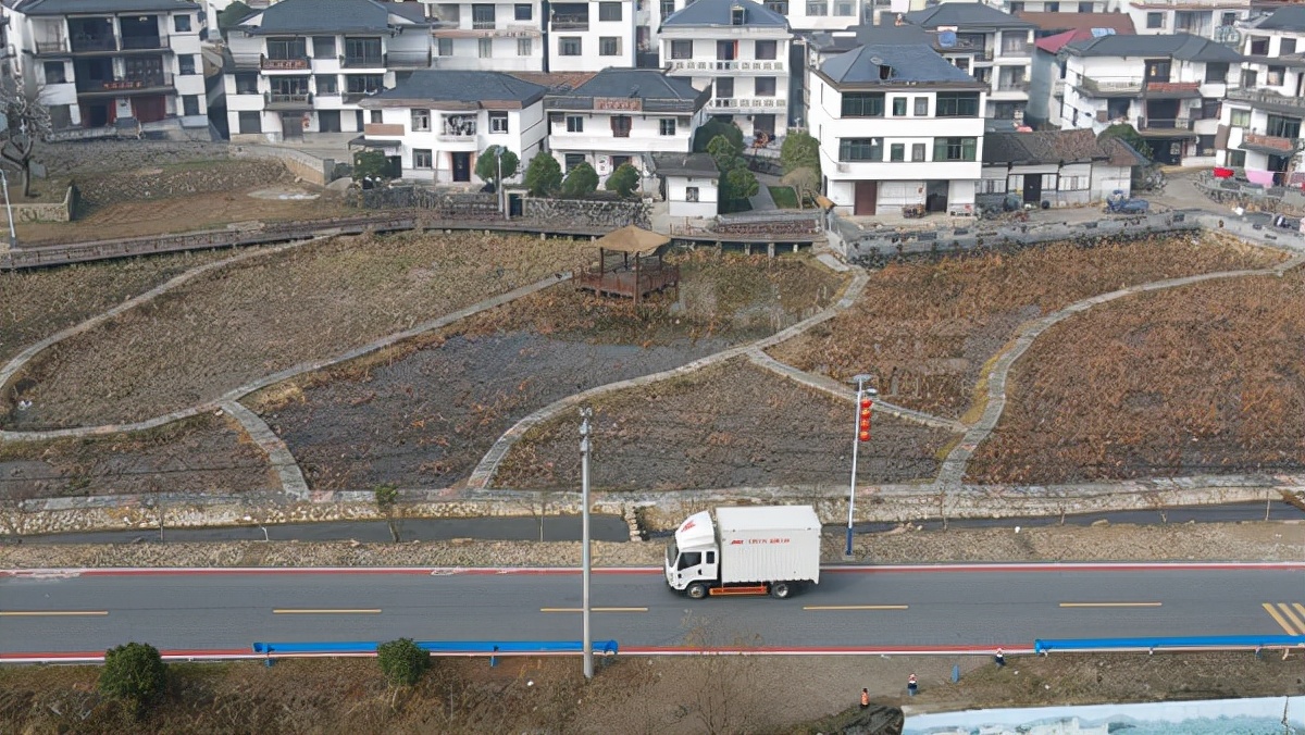 495动力充沛爬坡有力山路试驾江铃凯运宽体厢式轻卡｜卡车之友网