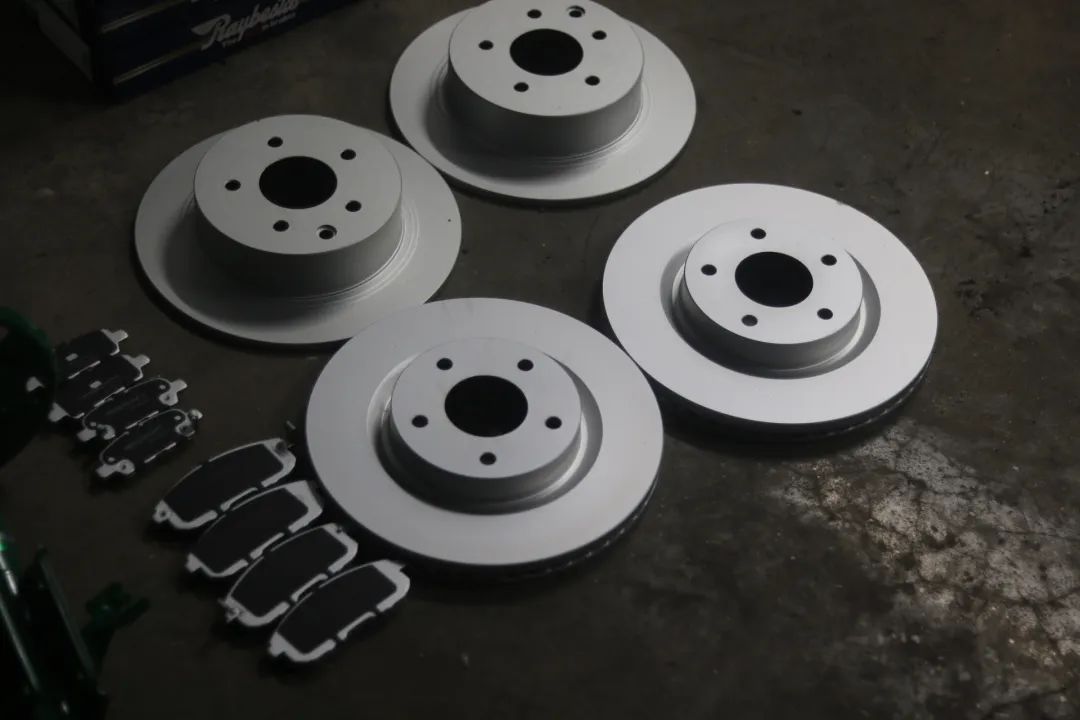 09天籁全车翻新整改多少钱,日产天籁自己撞烂了维修多少钱