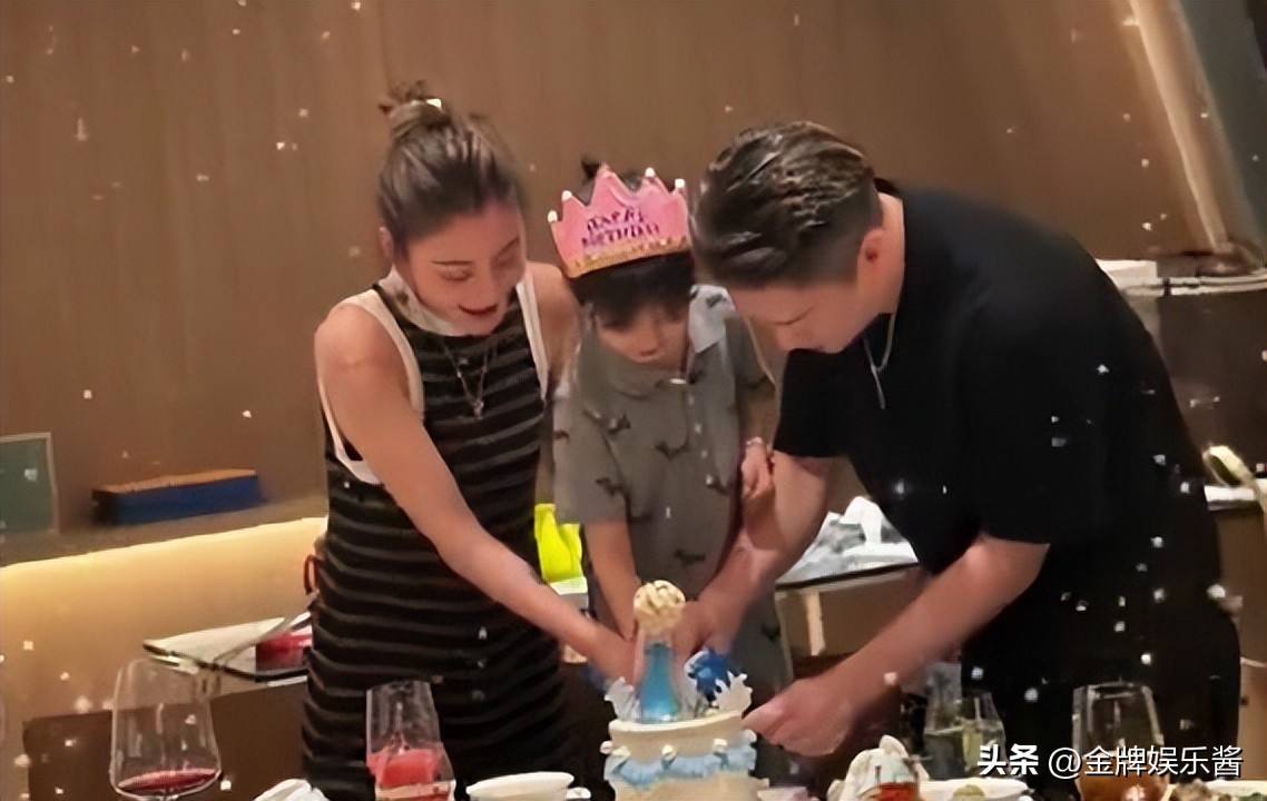 真正得到郭德纲真传的是曹云金,曹云金和郭德纲最后一次同台视频