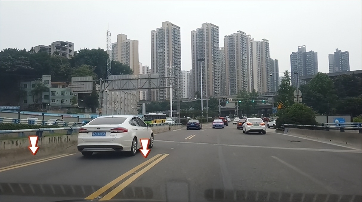 马路中心黄色双实线属于什么标线,道路中心黄色虚线属于哪一类标线