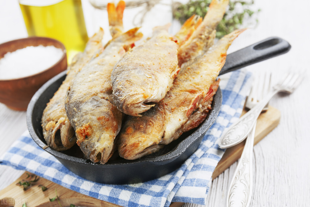 沾面粉油炸过的鱼要怎样做,油炸鱼的面糊怎么做法