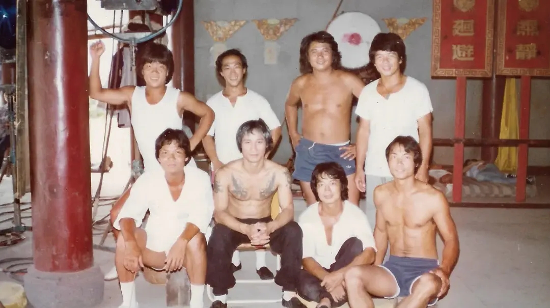 成龙为什么娶林凤娇而不娶邓丽君,成龙为何不选邓丽君而选择林凤娇