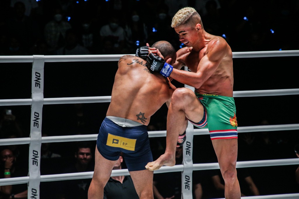 TKO加冕！安德雷德：莱因克尔像男人一样战斗，洛曼来挑战我吧