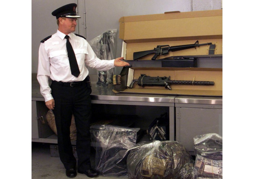 王权*队军**：北爱尔兰皇家骑警队，被认为是敌方战斗人员或占领军