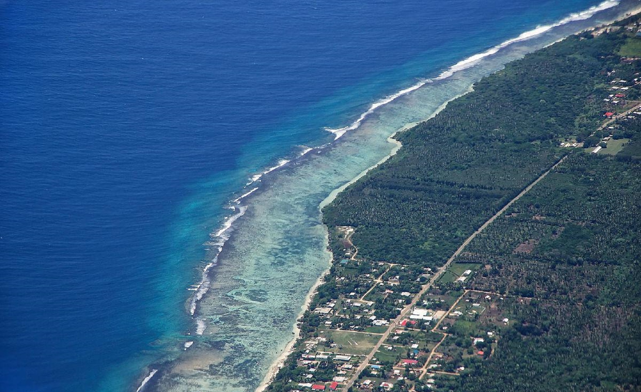 位于南太平洋上的汤加塔布岛，海岸上为什么会形成“喷潮洞”？
