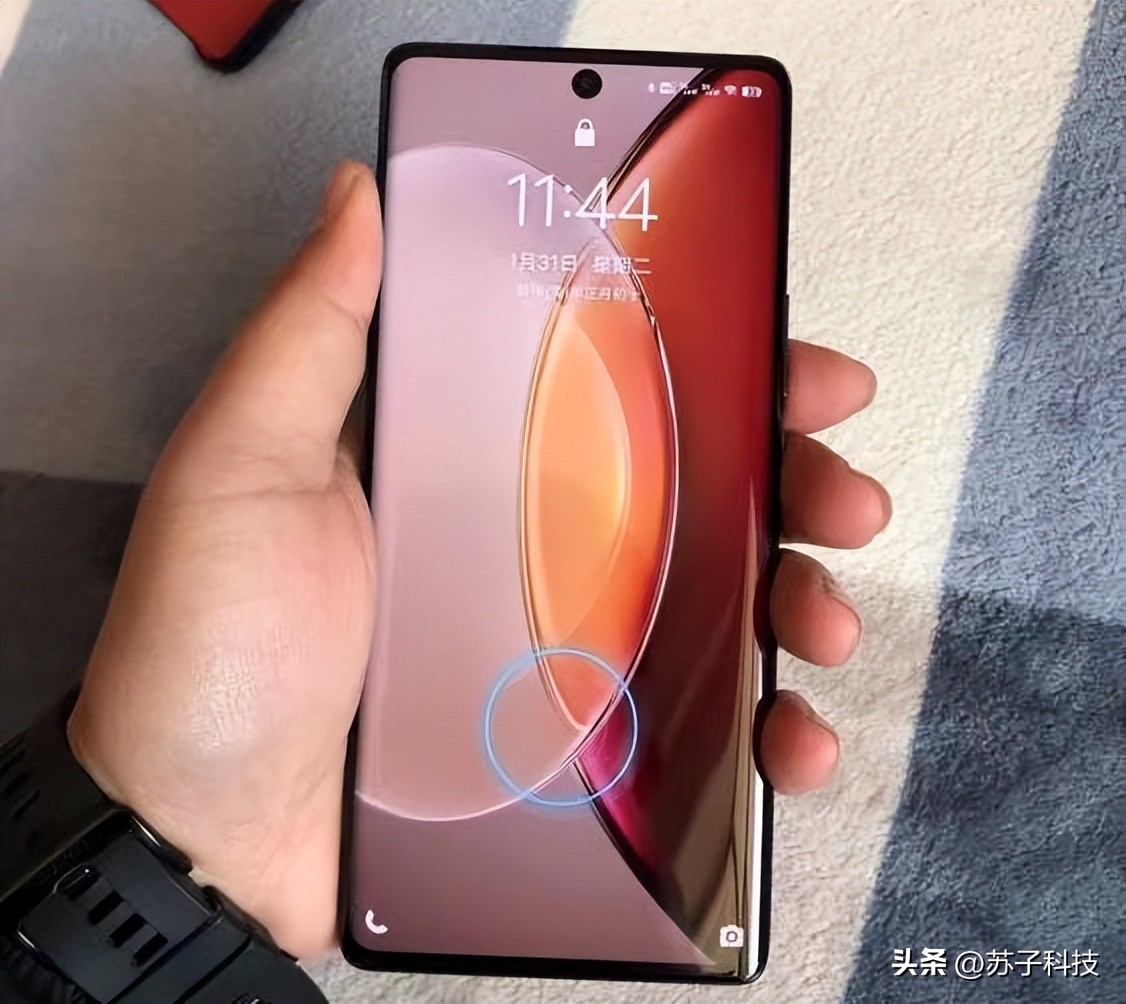 杀疯了！国产高端机“神仙打架”，这4款谁才是“机皇”？