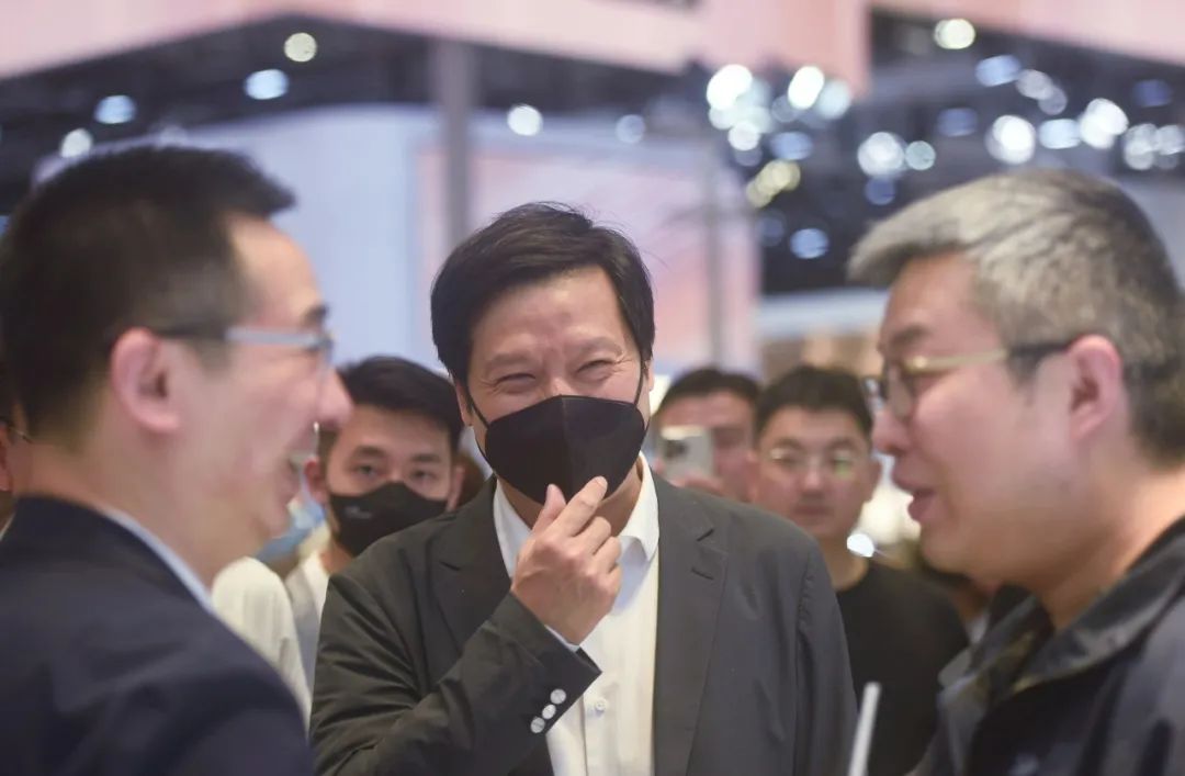 雷军上海车展视频,雷军参加上海车展