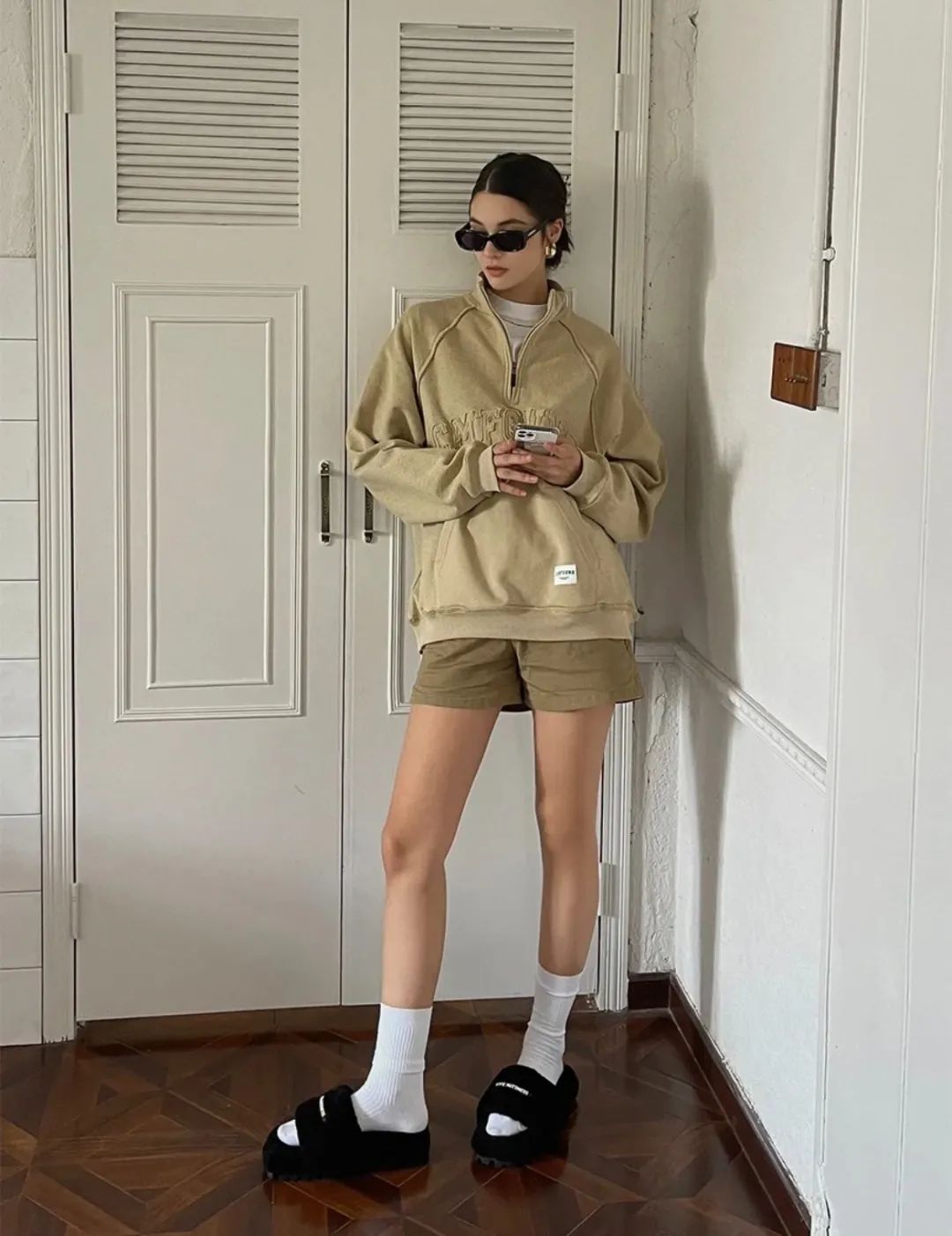 燕麦色搭配什么颜色好看,今年冬天流行燕麦色耐看又高级