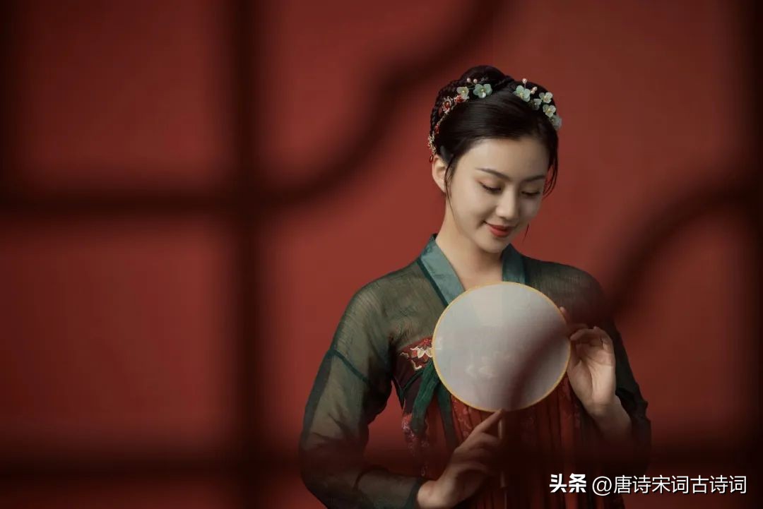 一梳千万丝，二梳万千意