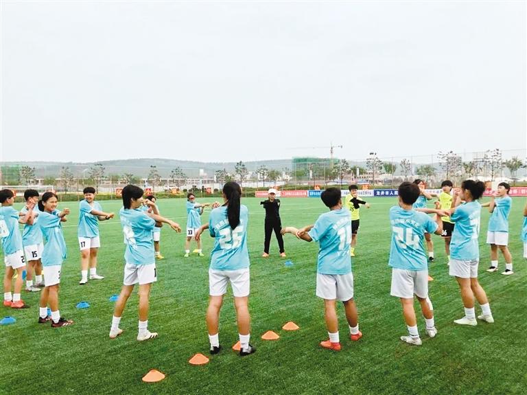 中国第一代女子足球队有多少人,中国第一支足球队的辉煌历史