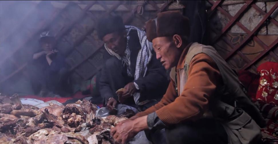 吉尔吉斯人：用100头羊换老婆，没羊男人只能孤独终老