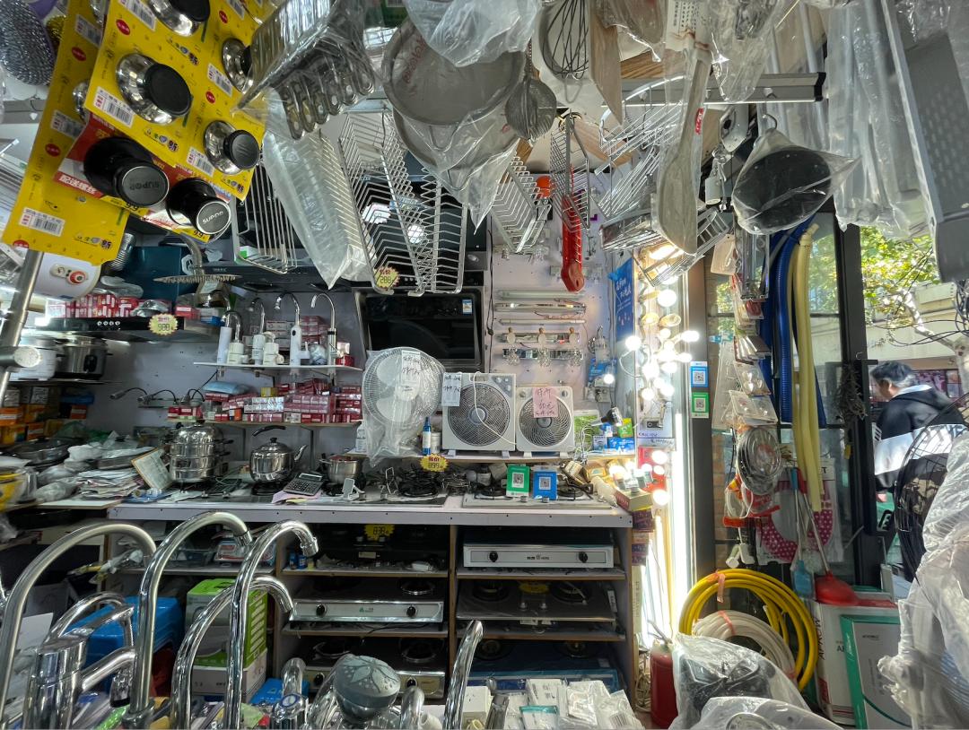 梧桐区的五金店，都是长久又顽强的存在