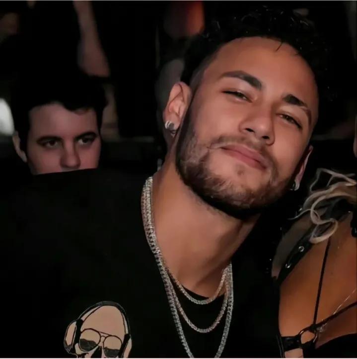 c罗内马尔在一个队吗,内马尔医美项目全过程