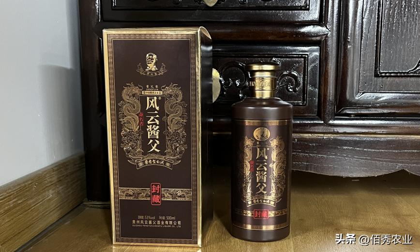 大量“赊酒人”扎堆农村，买酒先交定金，来年付尾款，有何猫腻？