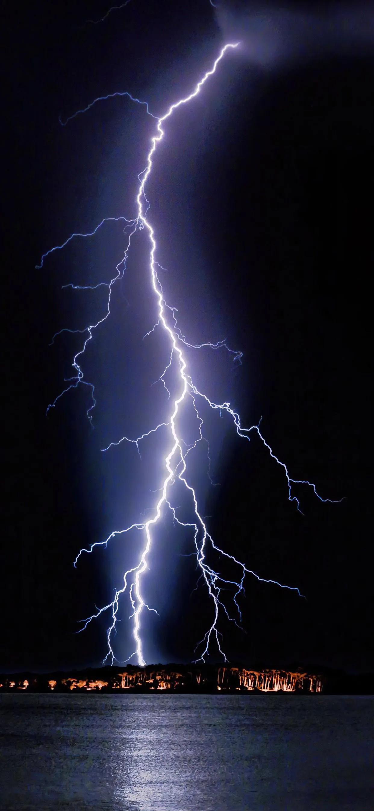 苹果14超清壁纸图片,苹果14高清壁纸4k全屏动漫