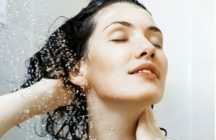 让头发顺滑的护发小窍门,去理发店如何护发使头发更亮泽