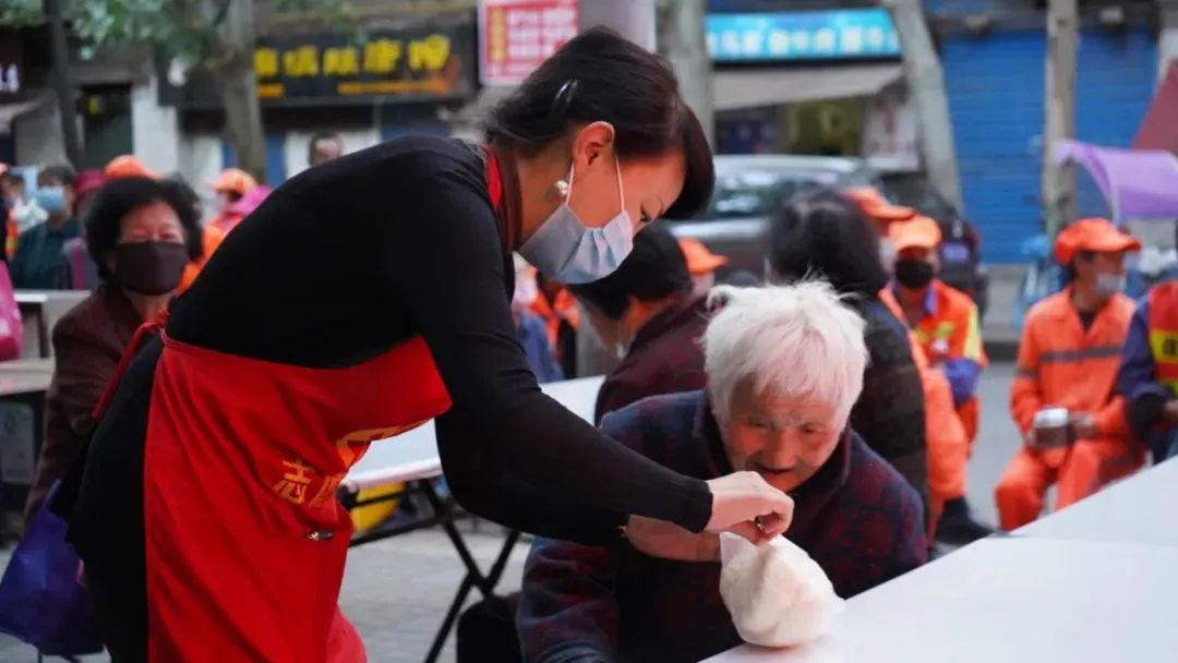 尚俭路爱心粥屋,西安志愿者免费粥屋