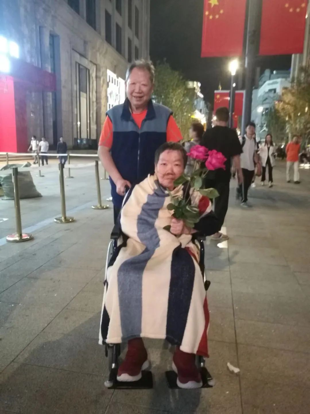 为老人洗澡：499一次，有人11年没洗，有的长疮，用洗澡恢复尊严