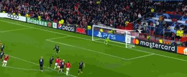 夜晚中绽放的烟花,足球烟花