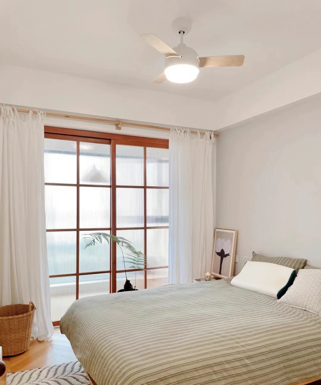 最简单的大白墙原木风,治愈系卧室二十一平原木风