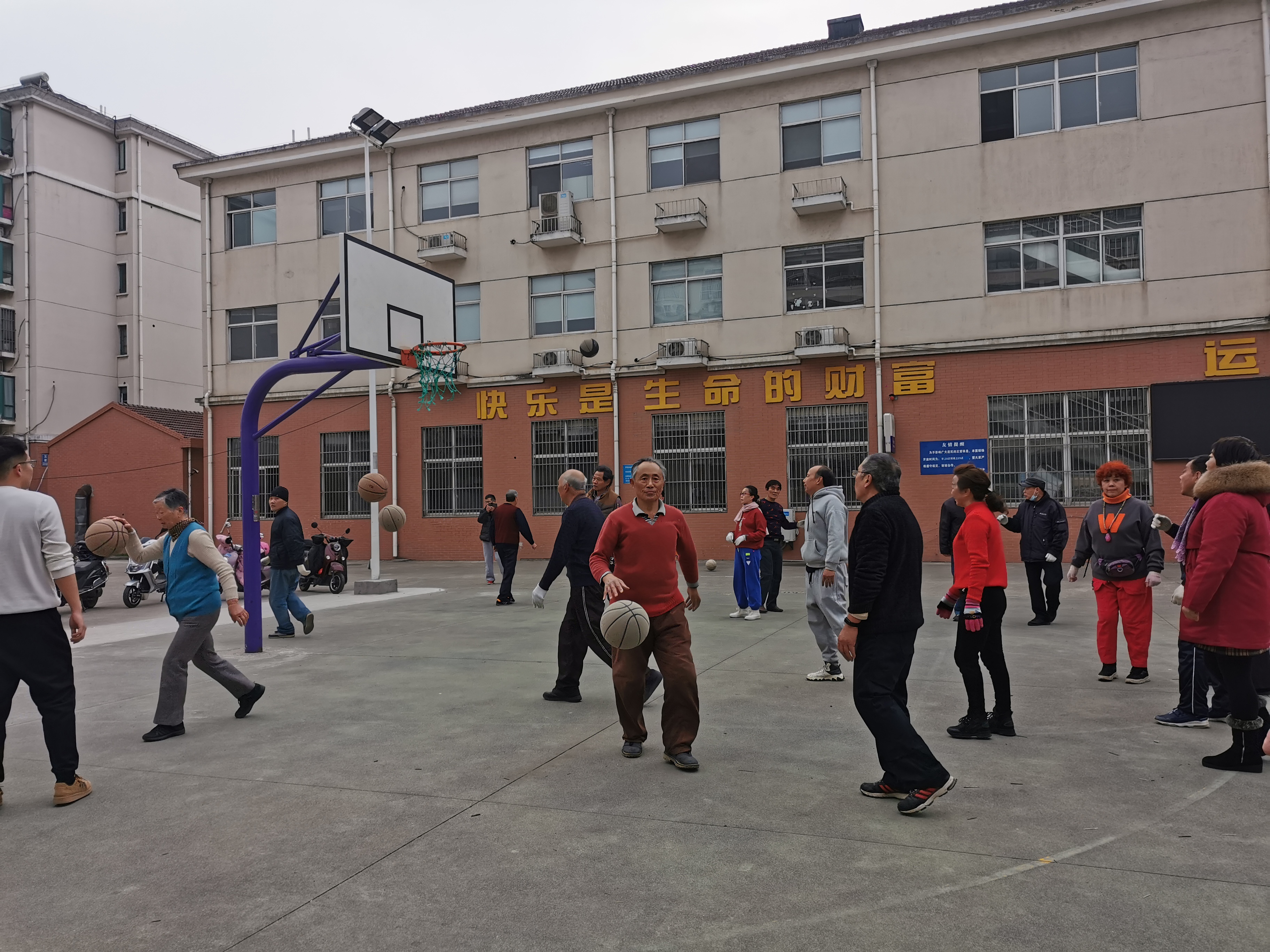 太湖广场篮球场几点开门,太湖广场篮球场是免费的吗