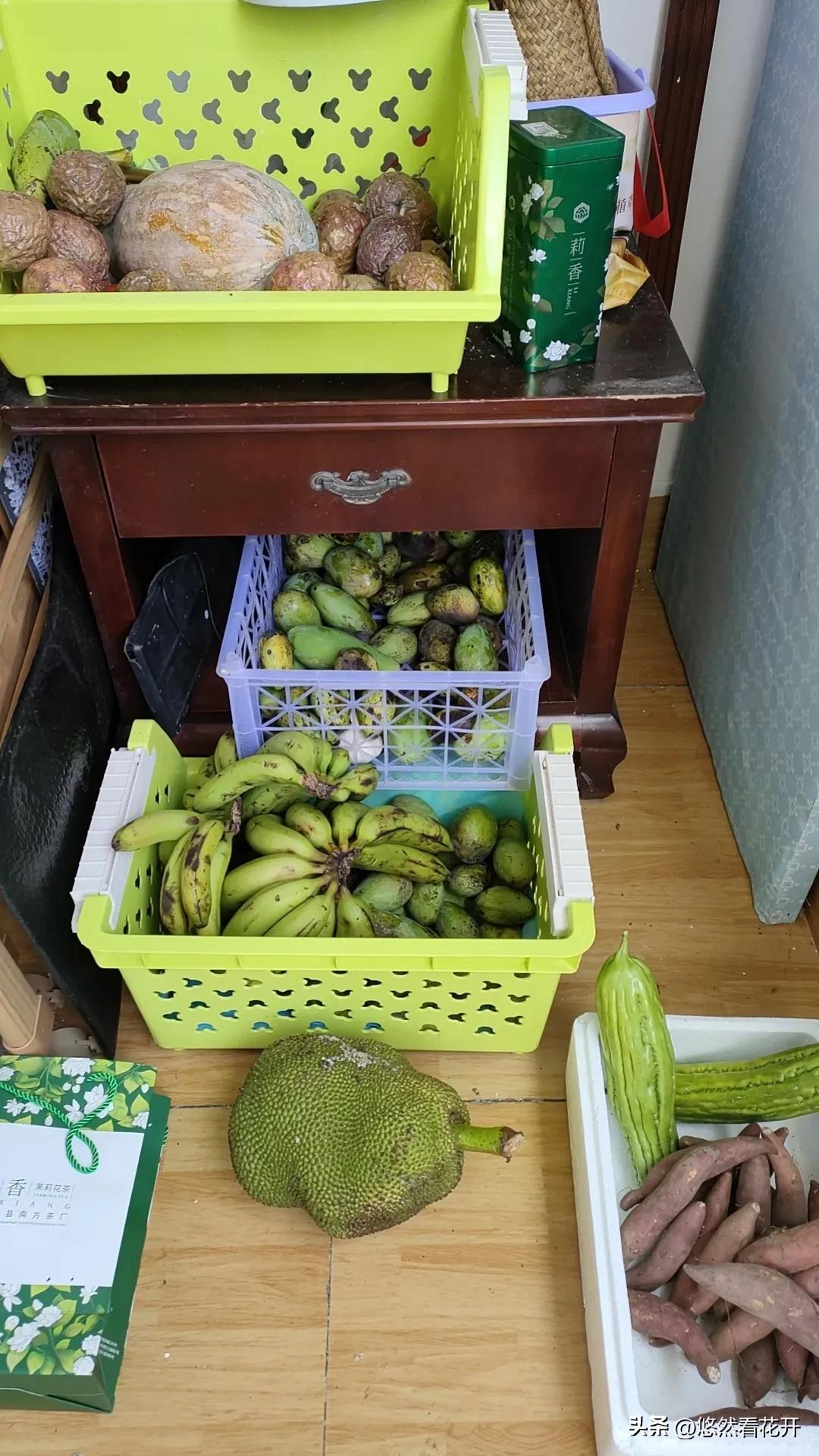 休养，抱妈妈抻着了腰！