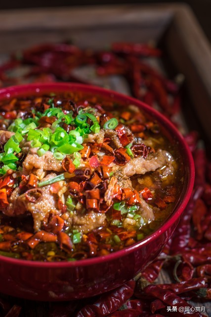 水煮牛肉香辣美味,水煮牛肉麻辣鲜香百吃不厌