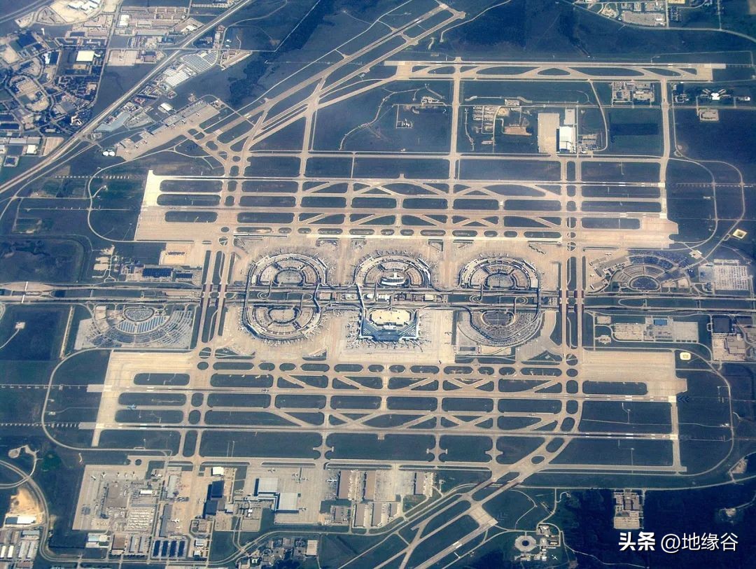 美国机场那么多飞机票贵吗,美国机场多的原因