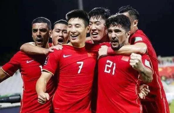 郑智定妆照,郑智回国家队的照片