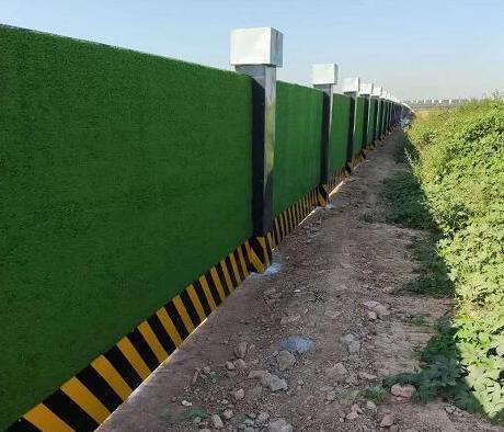 怎么选围挡绿草皮,如何选择草坪护栏价格