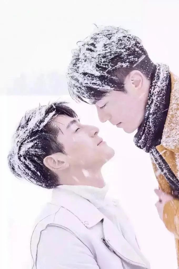 杭州西湖区同性派对被发现，警方突袭一下抓到6人可能面临拘留