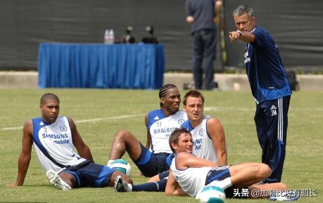 穆里尼奥与纽卡斯尔联签约,穆里尼奥接手蓝军第一战