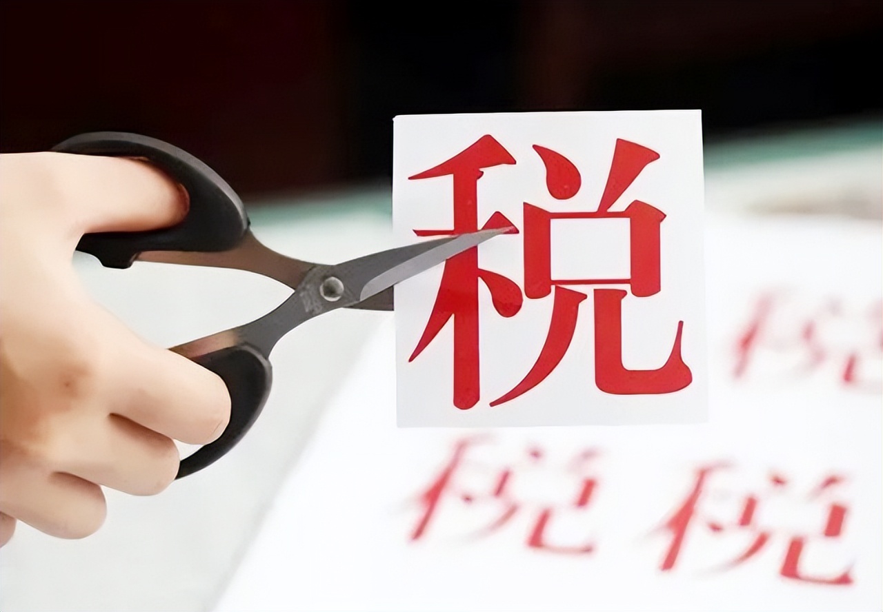 月薪不到一万二，就能每月领一千四补贴？欧洲高福利政策终会反噬