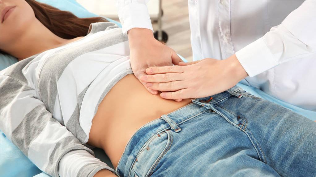 绝经后女性还能过夫妻生活吗？别不好意思，医生告诉你好处有多少