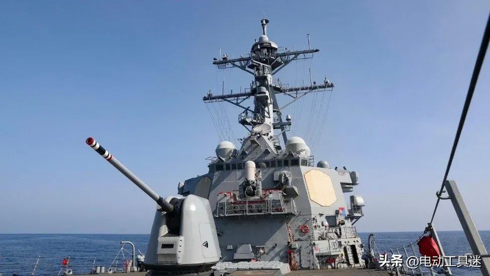 美导弹驱逐舰又来碰瓷，过航台湾海峡，炒作意味浓厚，如何处置