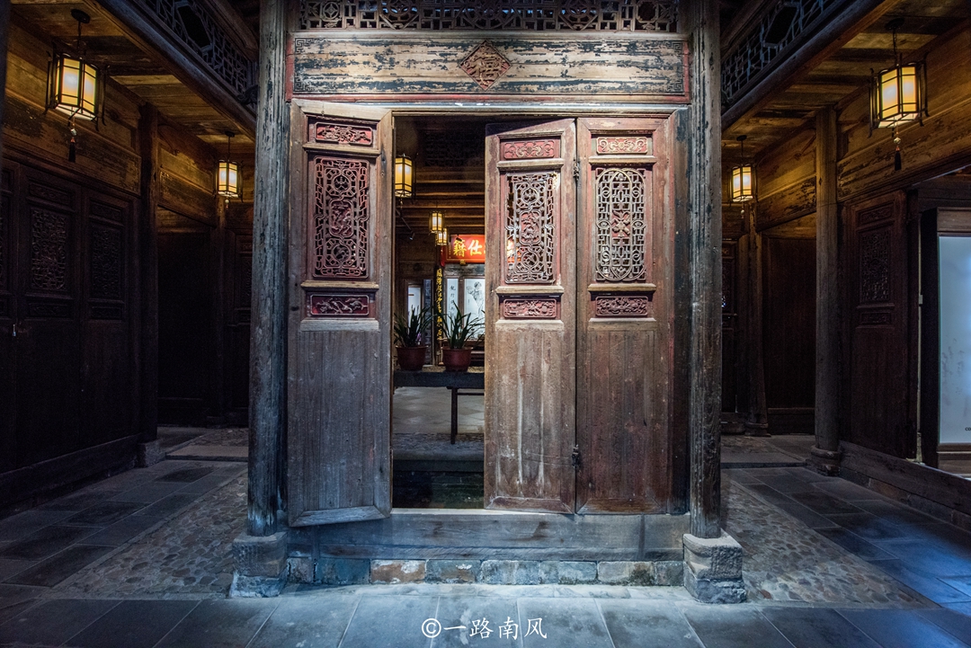 旅行来到福建长汀，发现一个“瑶池仙境”，内有成龙捐献的古建筑