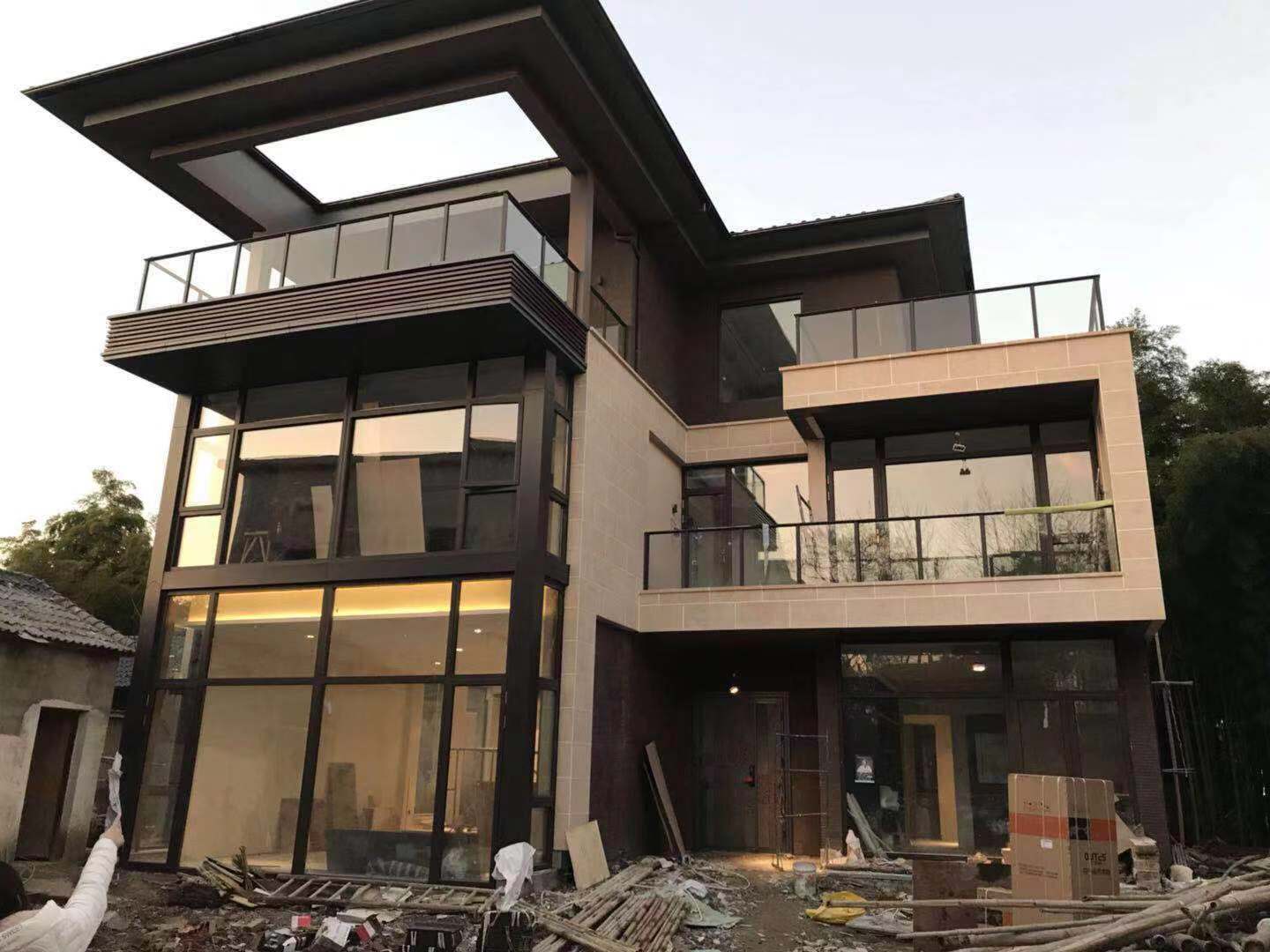 90后的我15岁背井离乡出门打工,90后的我孤身一人在上海创业