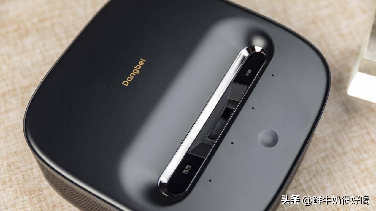 激光投影仪和普通投影仪哪种实用,激光投影仪和led投影仪谁对眼睛