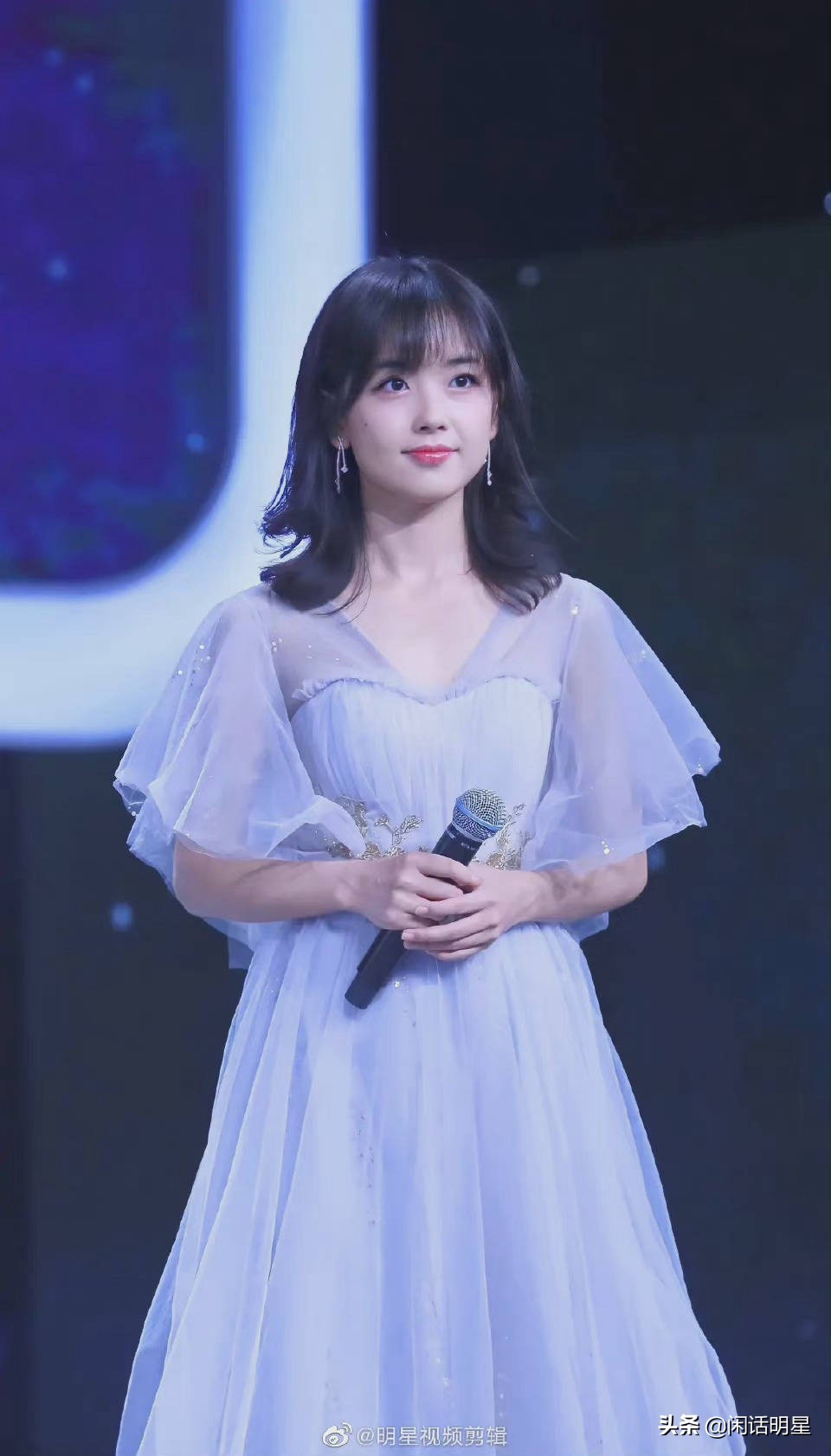 央视最美记者王冰冰走红,央视最美记者王冰冰成都录节目