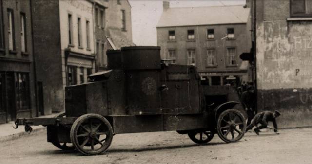 100个难得一见照片，砍伐巨树，运输军舰的巨轮，治疗风湿病的熊