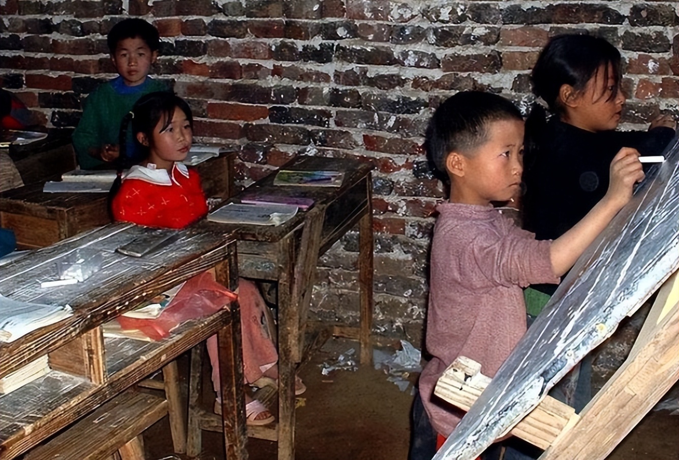 凭初中学历54岁保安写出40万字小说，被选入“中国当地文学库”！