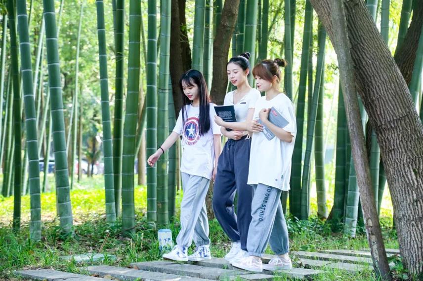 这所以“信息”命名的大学，确实值得拥有！