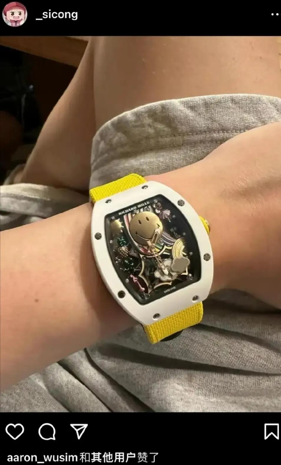 王思聪疑借好友900多万手表炫富，身边女伴颜值普通，身份惹热议