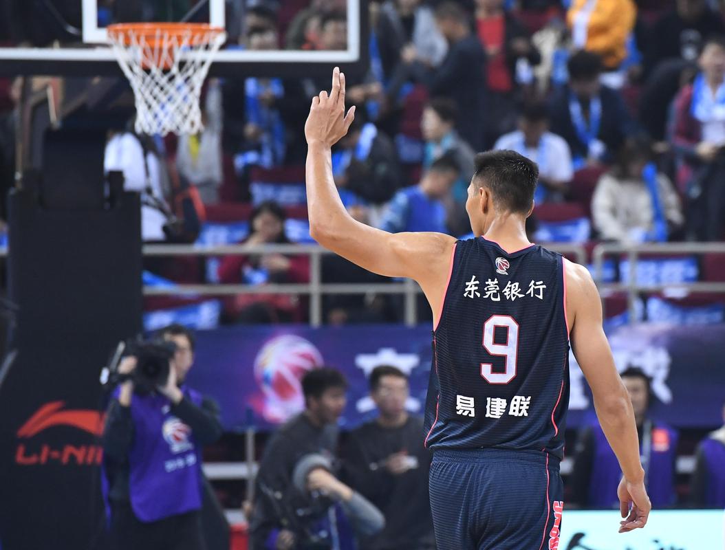 嘴上说着爱国，两个儿子却都是美国籍，易建联到底是怎么想的？