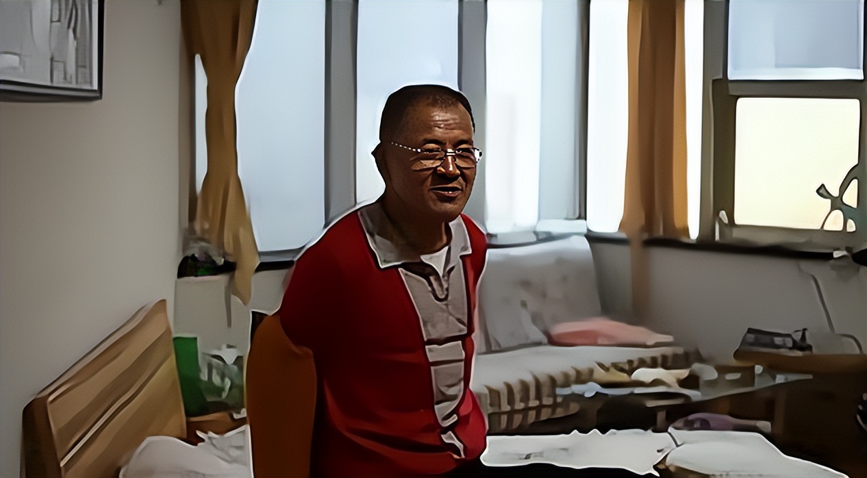 “异装癖”大喜哥：捡垃圾20年，只为还清18万欠款，爆火后怎样了