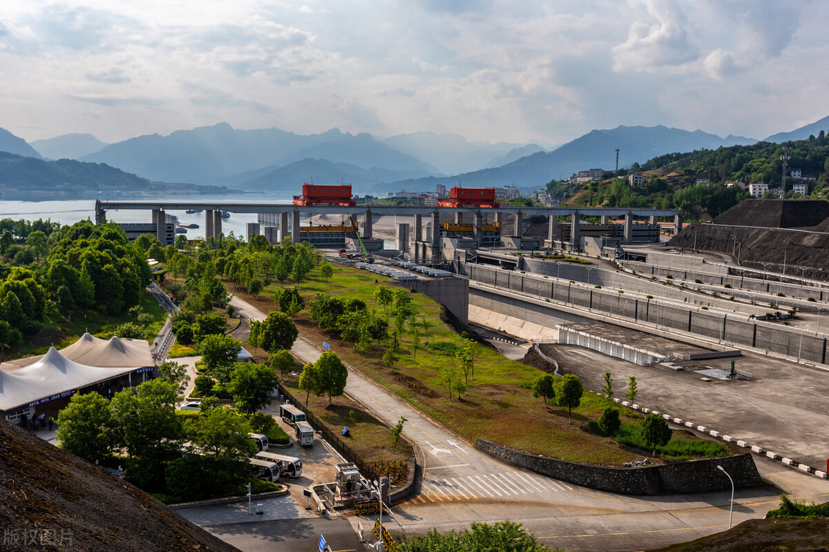 三峡大坝的简介,三峡大坝船闸视频