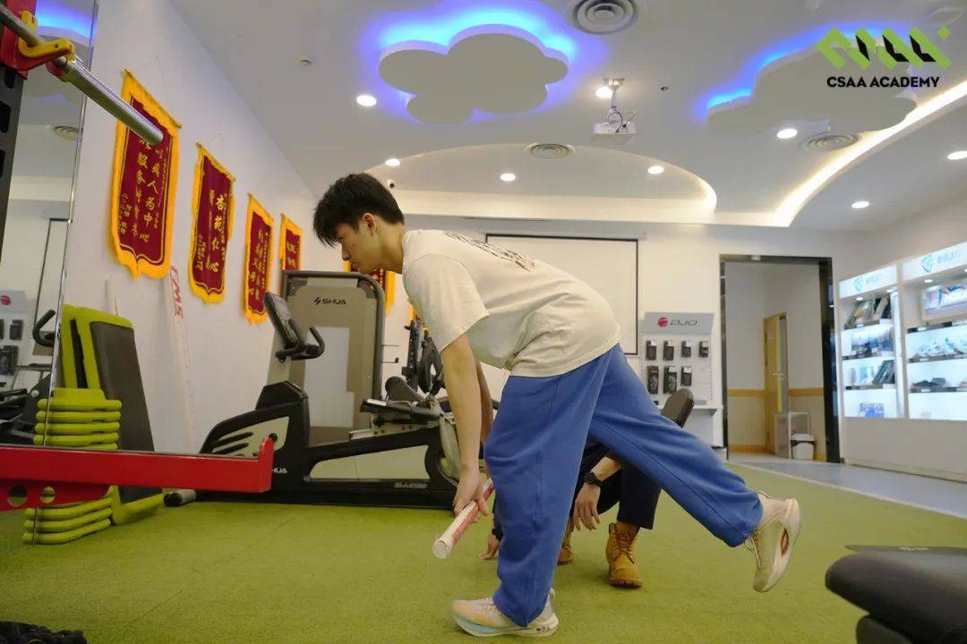 这个16岁的高中生，用6天搭建了一个未来品牌……