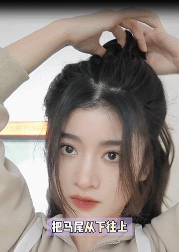 冬天披发好看又显脸小的发型,冬季干净利落减龄的发型