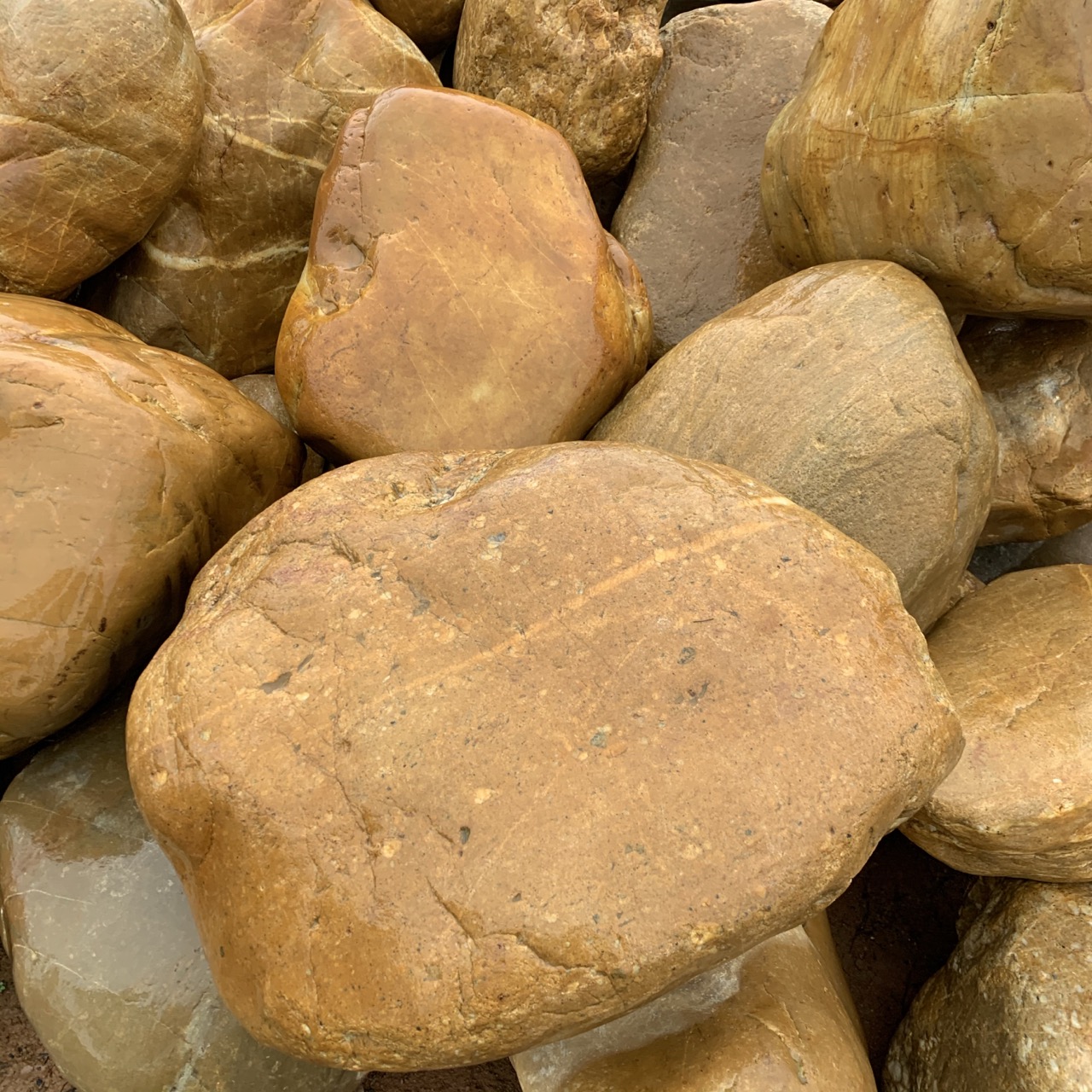 黄蜡石一般在哪形成,黄蜡石园林景观石