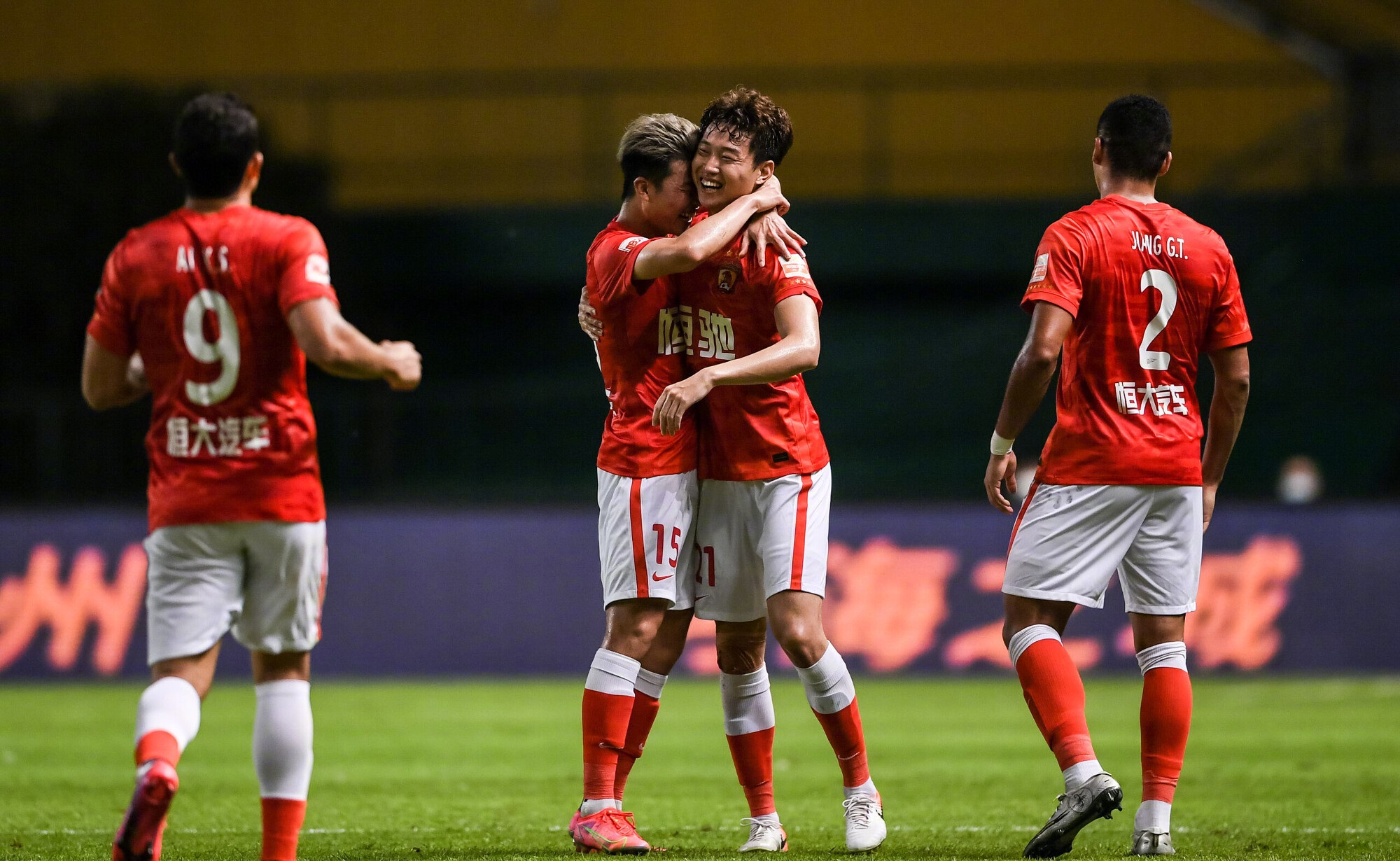 当红国脚欠薪之下仍被标高身价，转会或因此泡汤，唯有靠仲裁自救